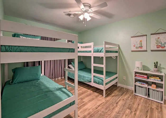 Updated Family - 2 Blocks To Colorado River!