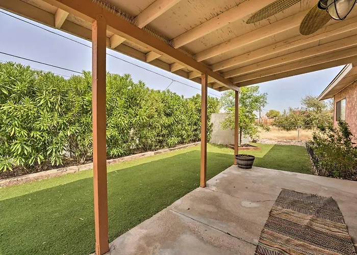 Holiday home Updated Family - 2 Blocks To Colorado River!