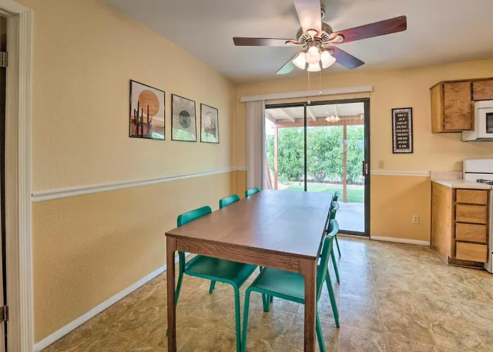 Updated Family - 2 Blocks To Colorado River! Holiday home *