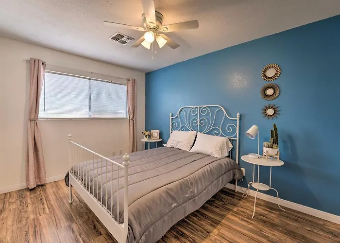 Updated Family - 2 Blocks To Colorado River! Holiday home *