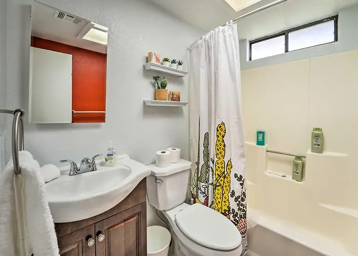 Updated Family - 2 Blocks To Colorado River! *