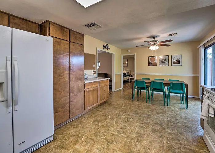 Updated Family - 2 Blocks To Colorado River!