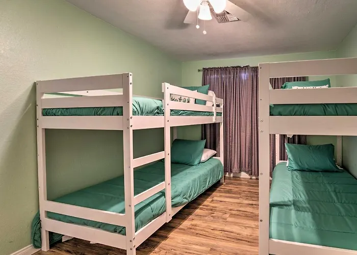 Updated Family - 2 Blocks To Colorado River! Holiday home *