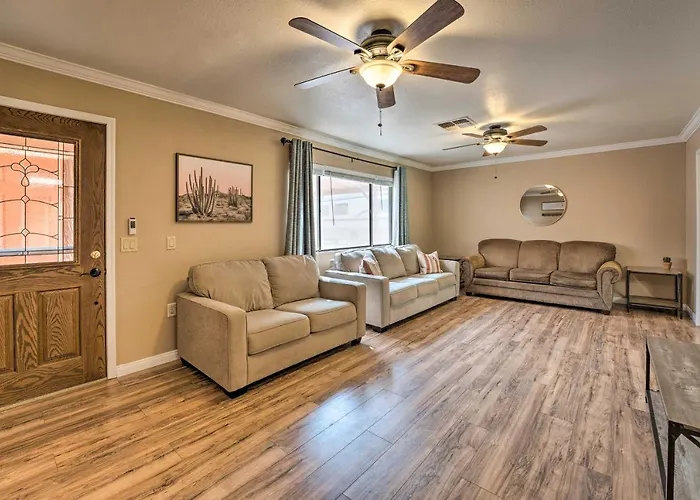 Holiday home Updated Family - 2 Blocks To Colorado River!
